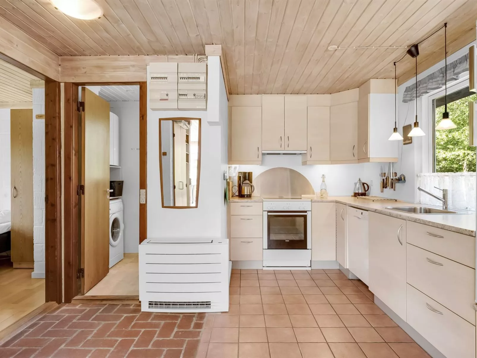 "Mirva" - 800m to the fjord-Binnen