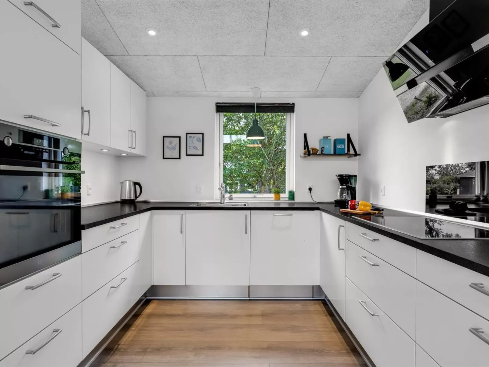 "Weike" - 950m to the fjord-Binnen