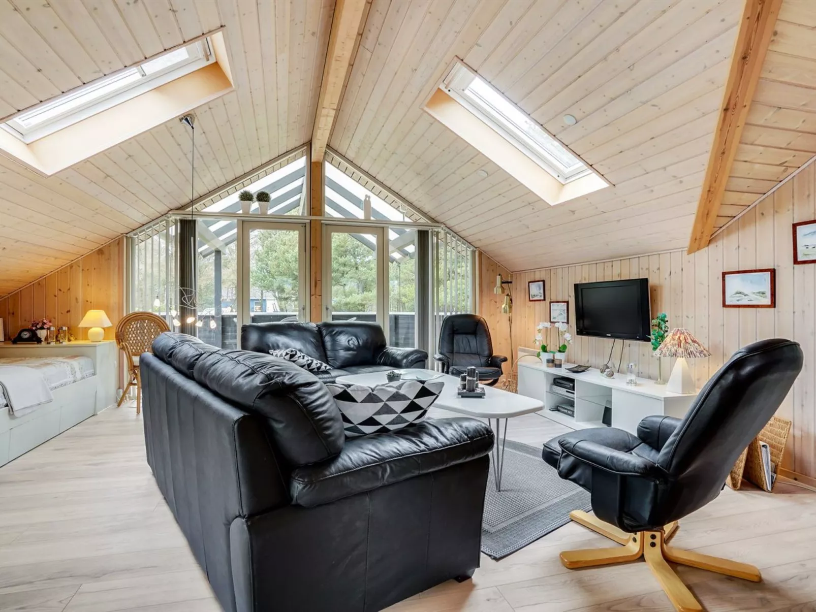 "Medard" - 2km from the sea-Binnen