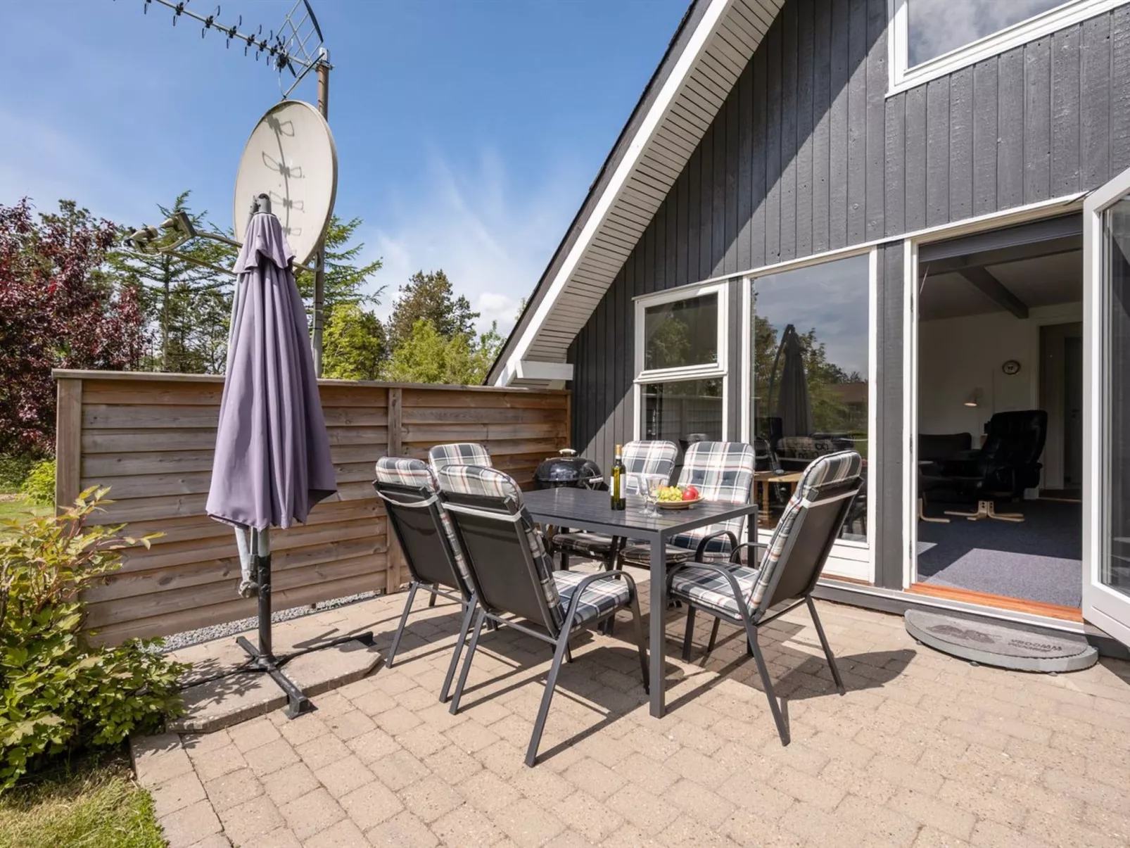 "Femija" - 500m to the fjord-Buiten