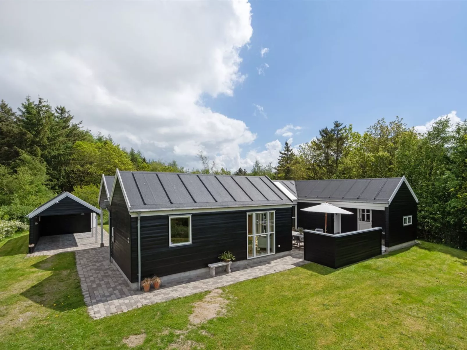 "Eireen" - 600m to the fjord-Buiten