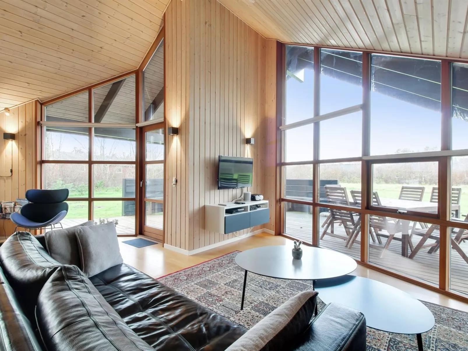 "Harri" - 850m from the sea-Binnen