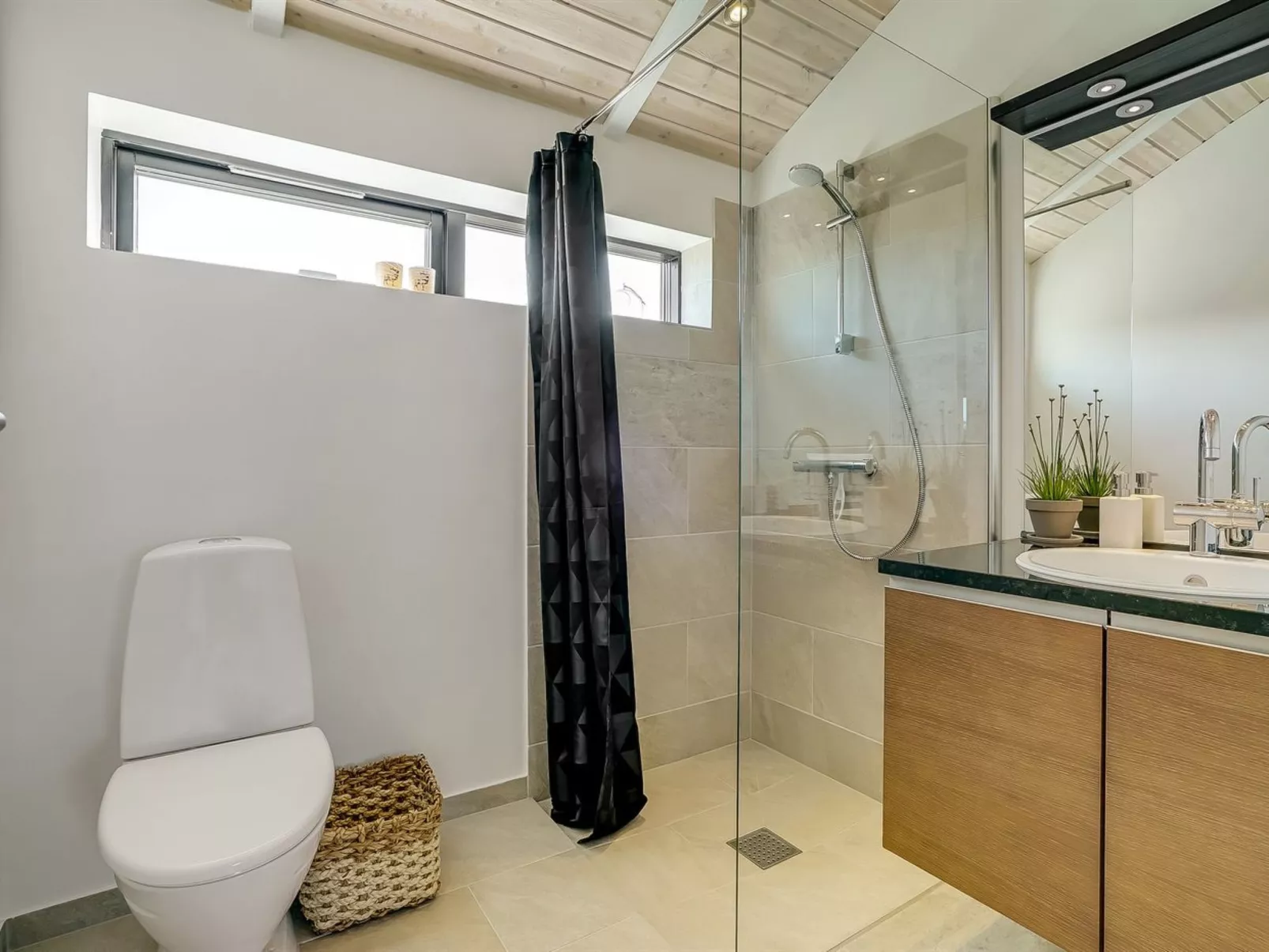 "Ilmarinen" - 561m from the sea-Binnen