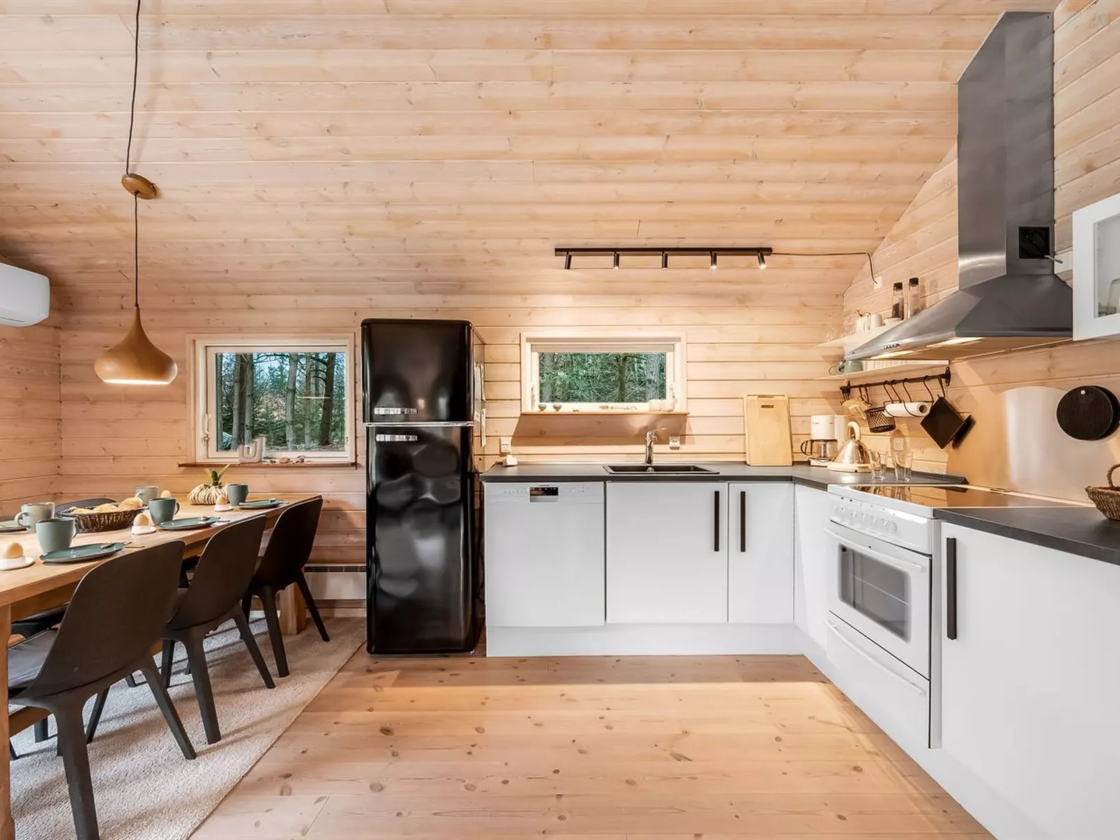 "Aman" - 700m to the fjord-Binnen