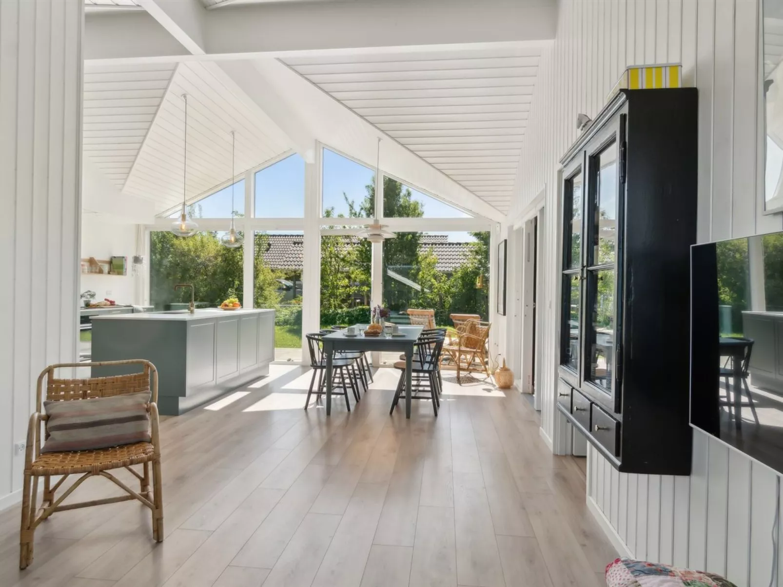 "Gregor" - 300m from the sea-Binnen