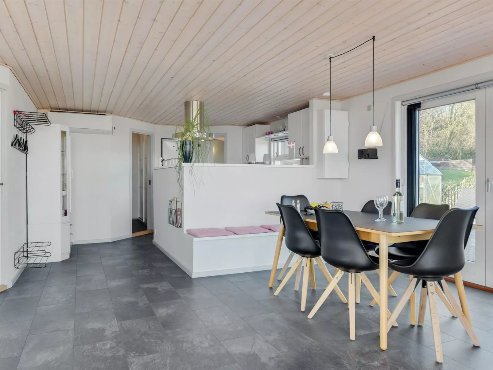 "Haraldina" - 350m to the fjord-Binnen