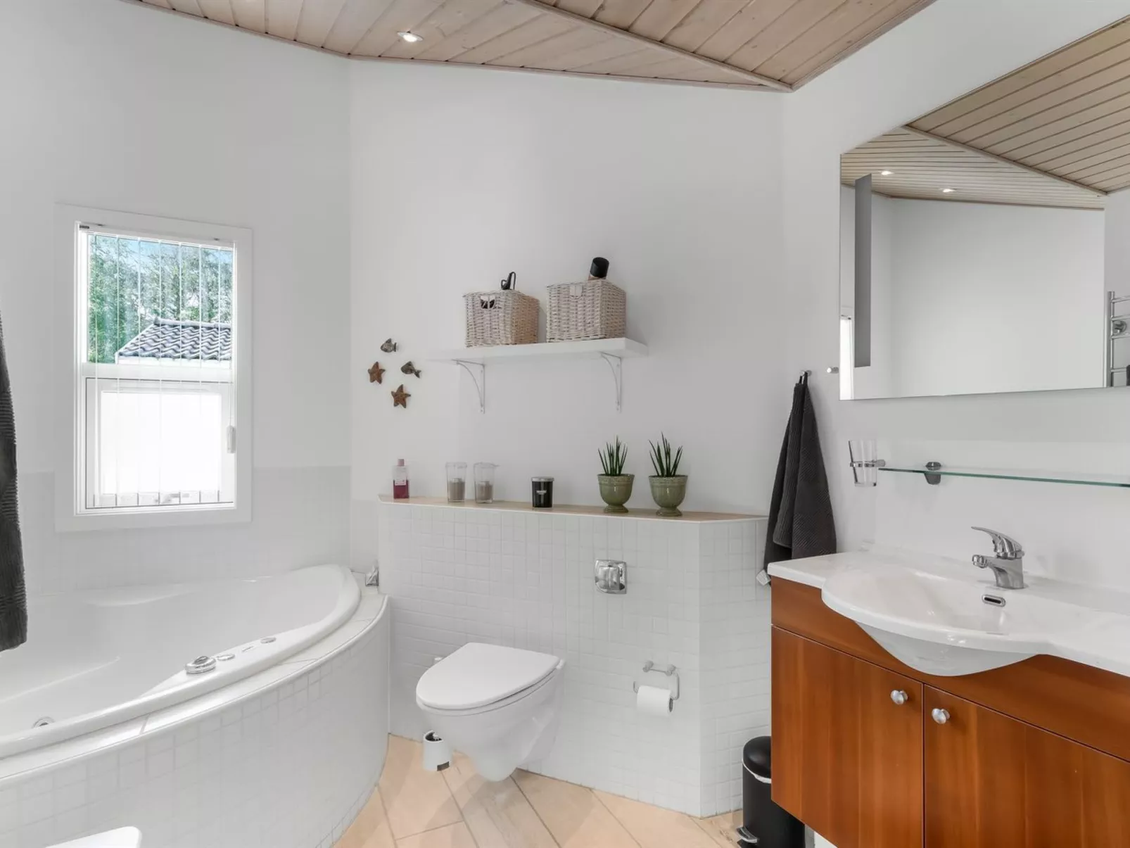 "Sölva" - 750m from the sea-Binnen