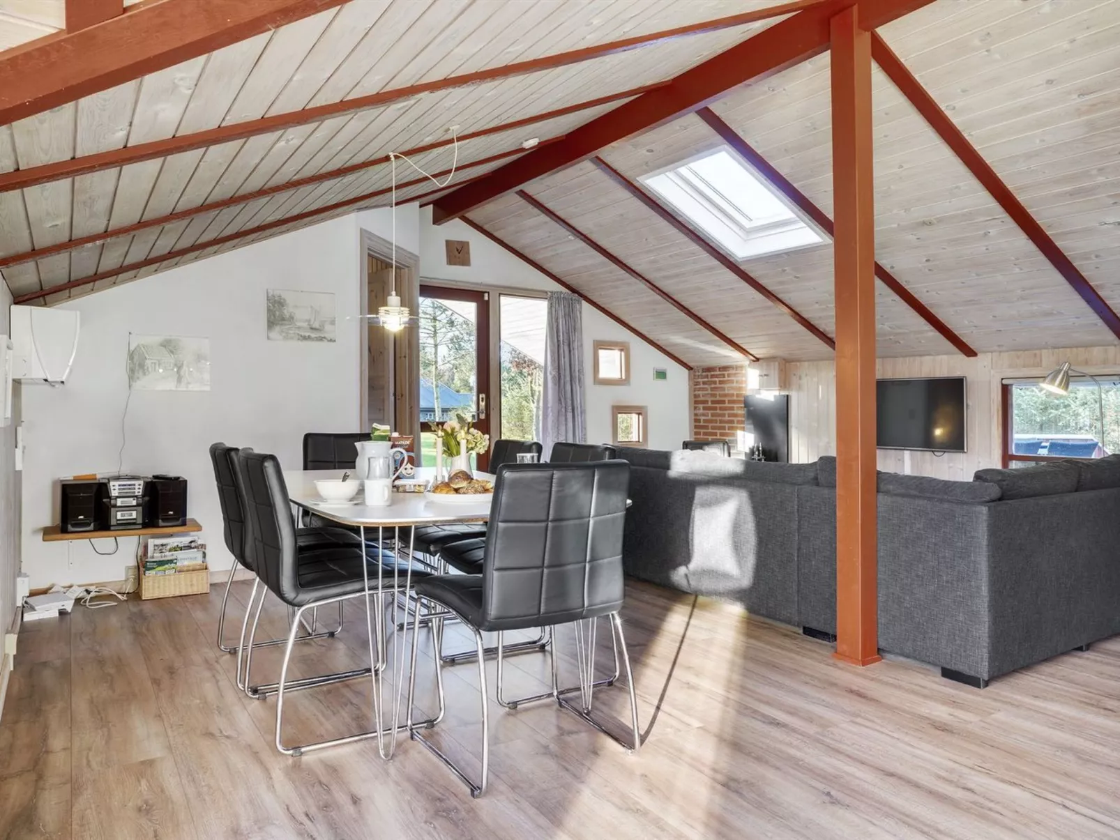 "Thurir" - 4km from the sea-Binnen