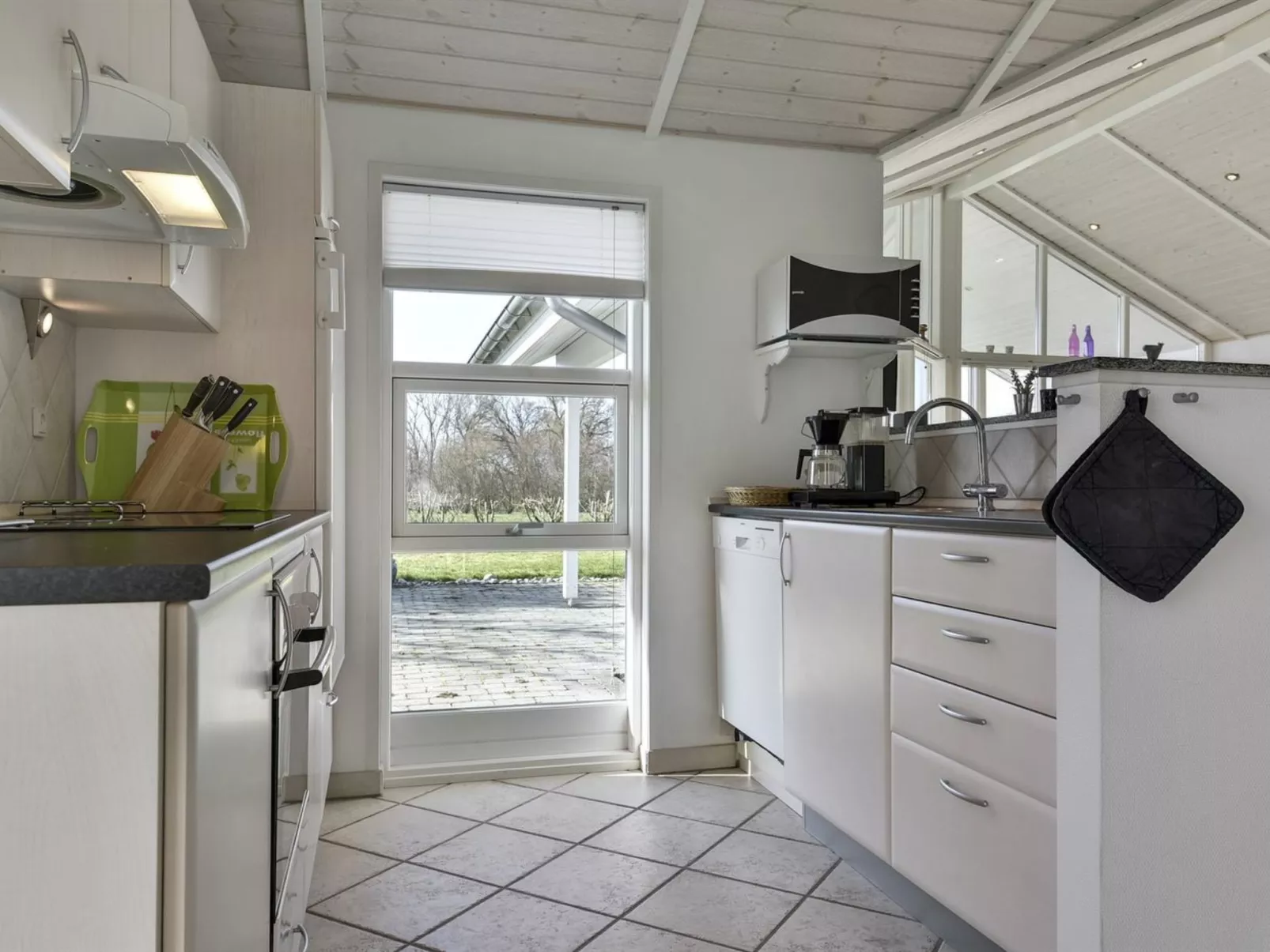 "Bara" - 600m from the sea-Binnen