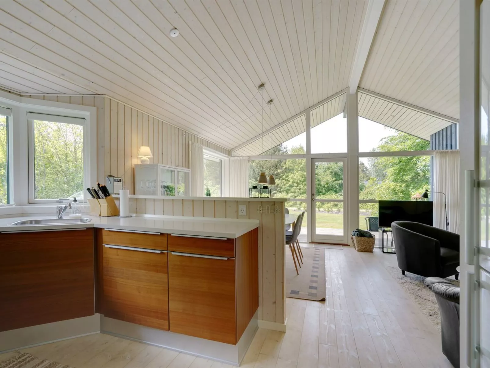 "Elevine" - 300m to the fjord-Binnen