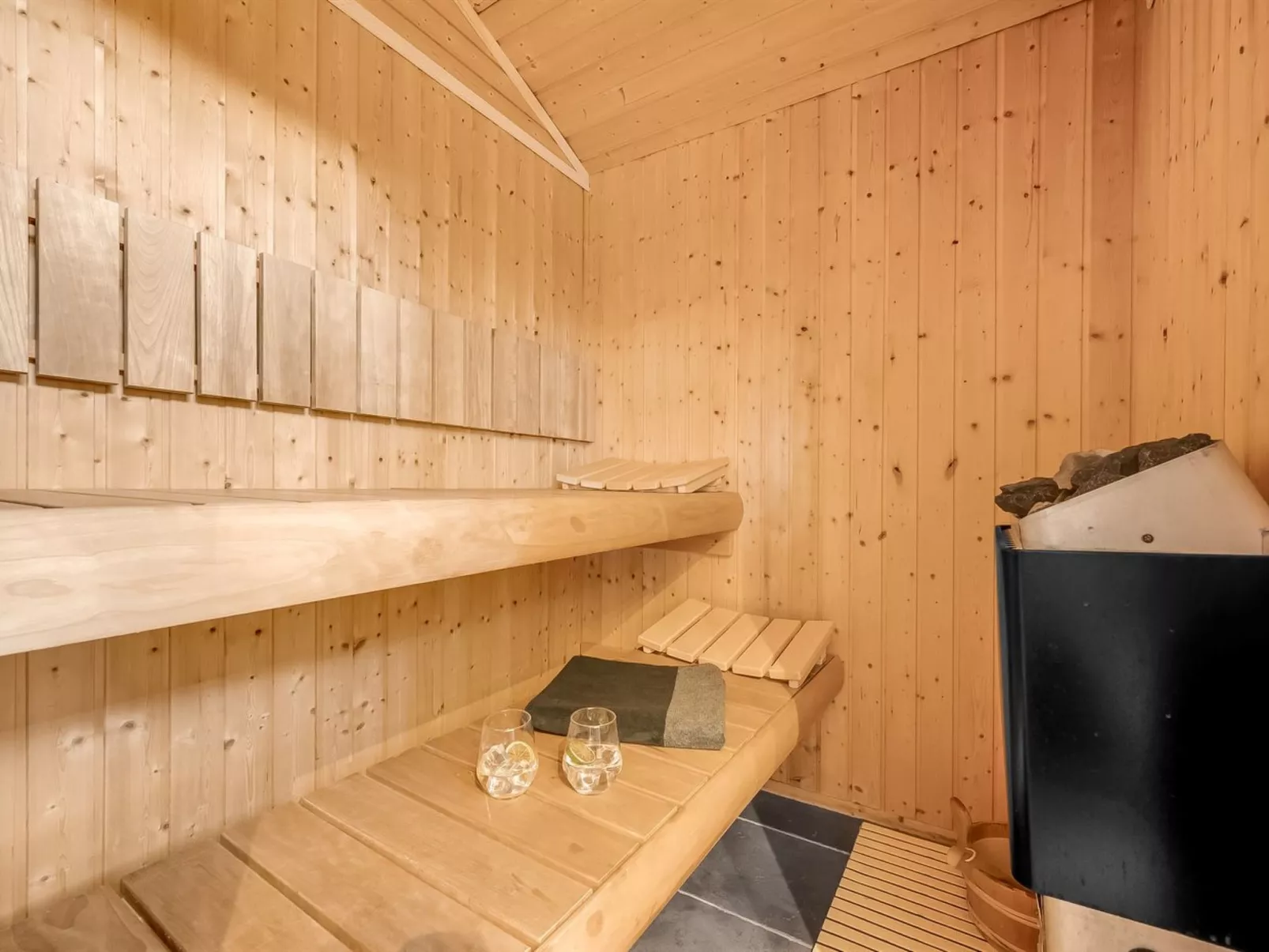 "Floriana" - 650m from the sea-Binnen