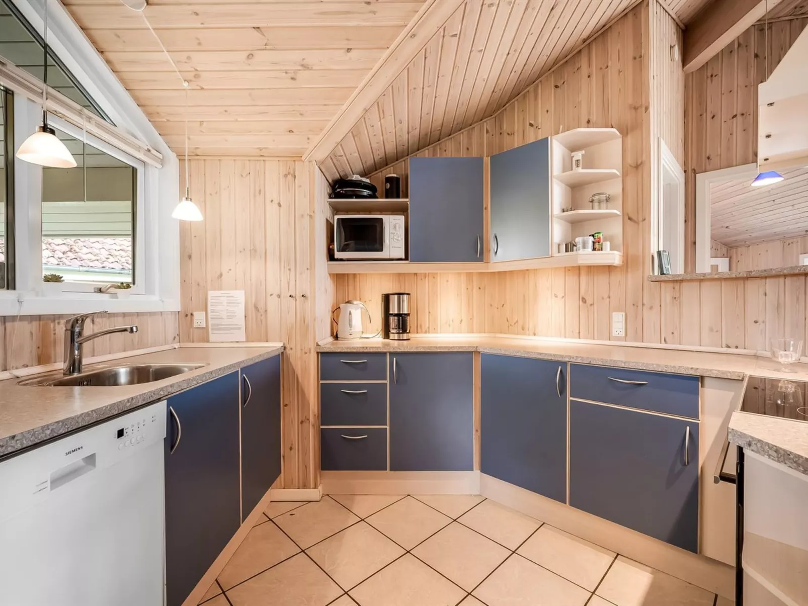 "Sesto" - 300m to the fjord-Binnen