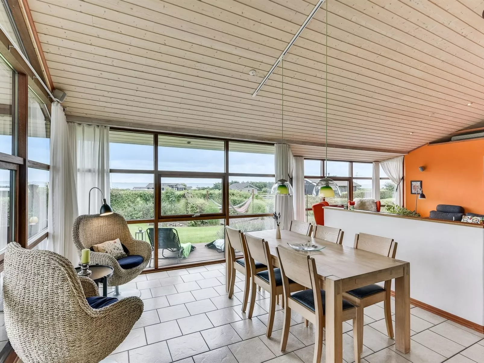 "Mervi" - 300m to the fjord-Binnen