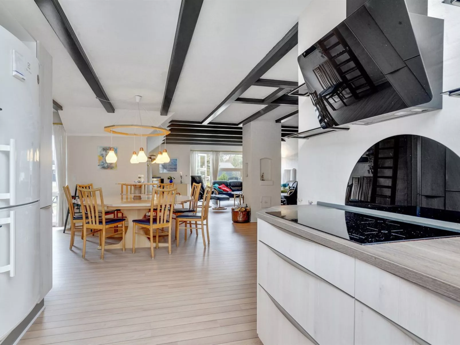 "Swening" - 2.1km from the sea-Binnen