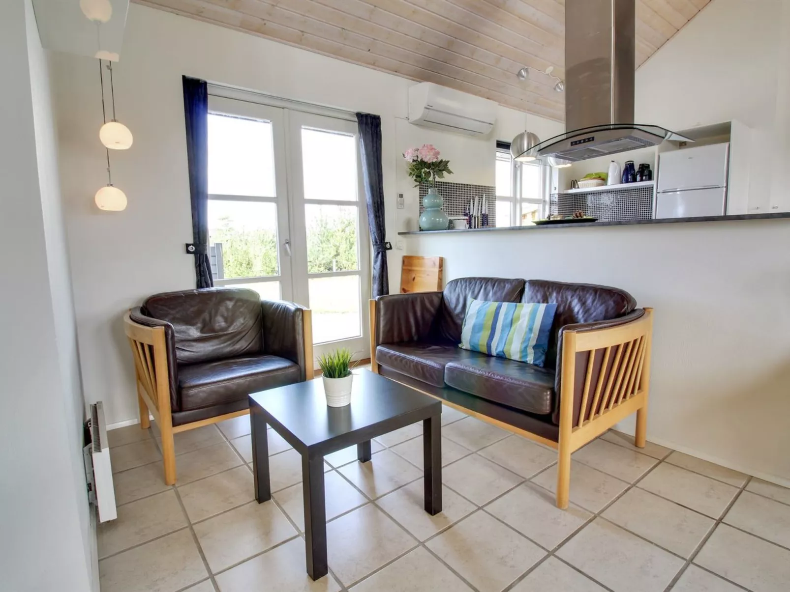 "Arnger" - 300m to the fjord-Binnen