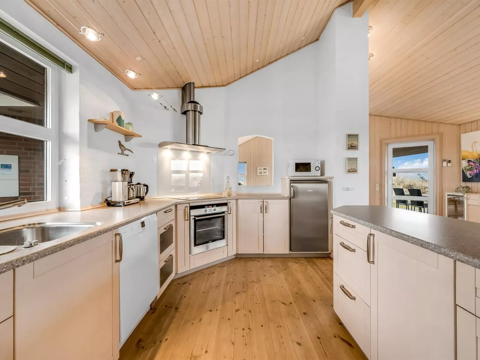 "Tahnee" - 450m from the sea-Binnen