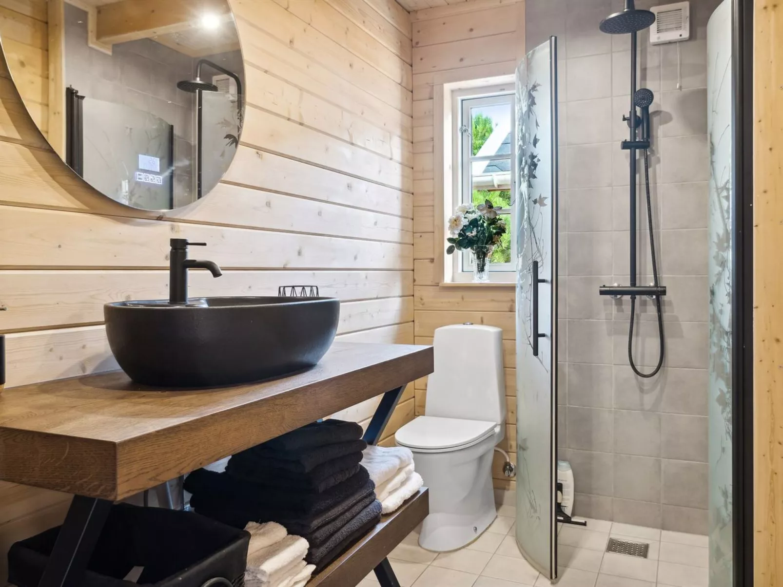 "Vicktoria" - 1.5km from the sea-Binnen