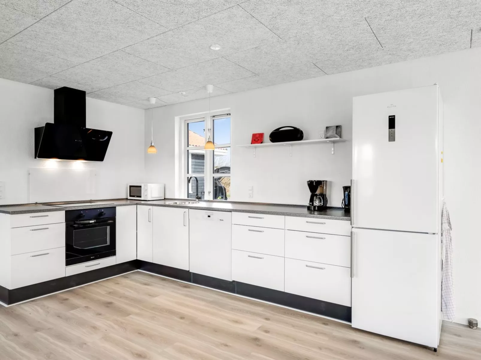 "Torhild" - 700m from the sea-Binnen