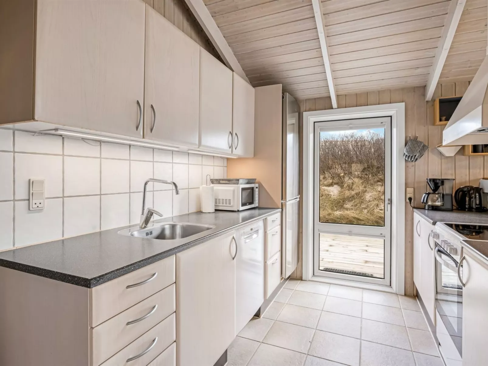 "Flepko" - 50m from the sea-Binnen