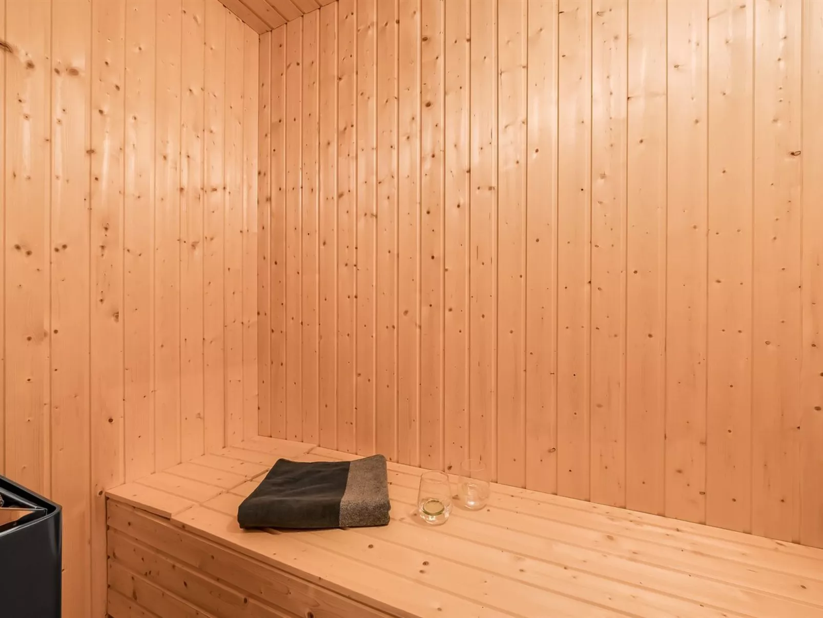 "Cristiana" - 1km to the fjord-Binnen