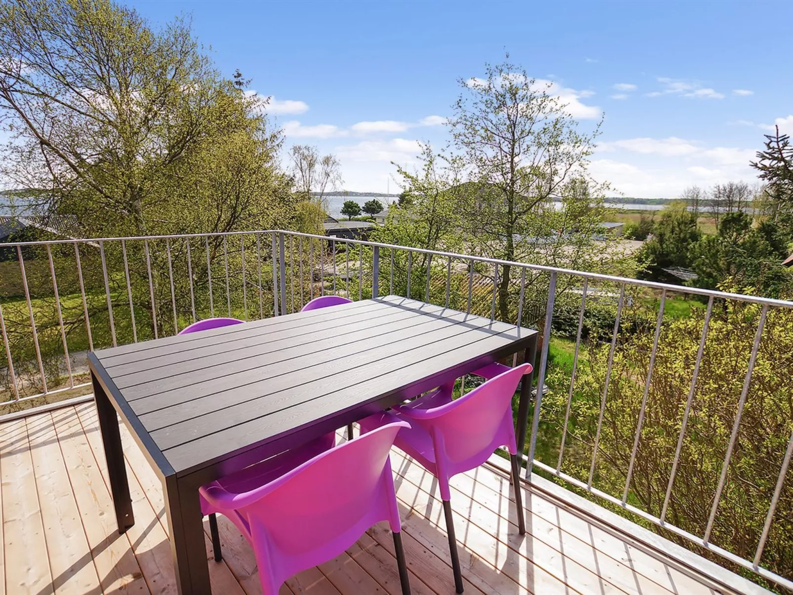 "Mirja" - 50m to the fjord-Buiten