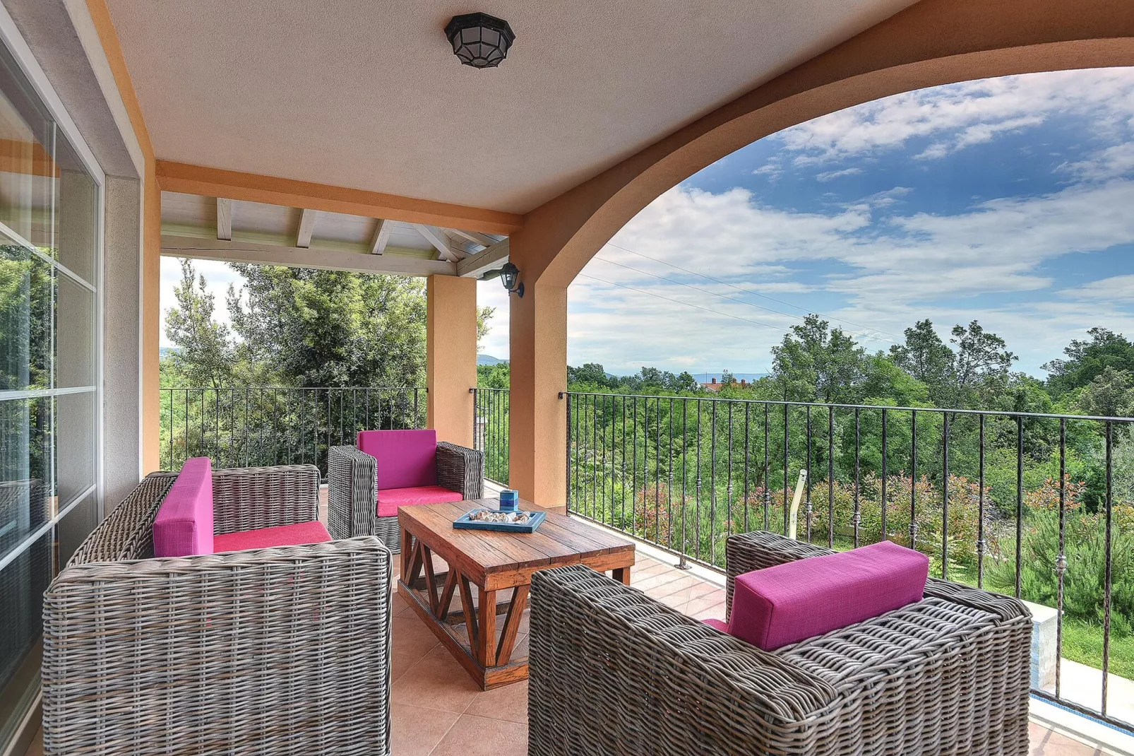 Villa Ari-Terrasbalkon