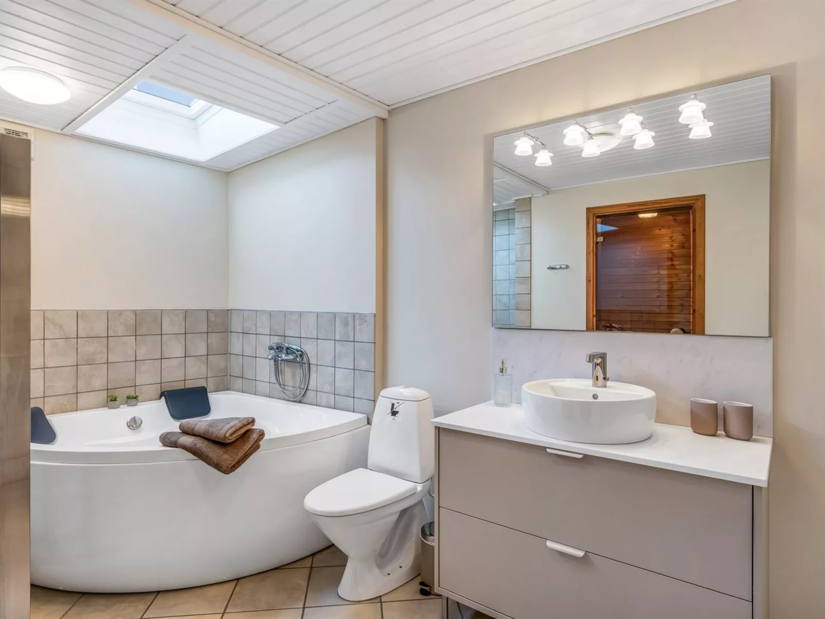 "Soile" - 12km from the sea-Binnen