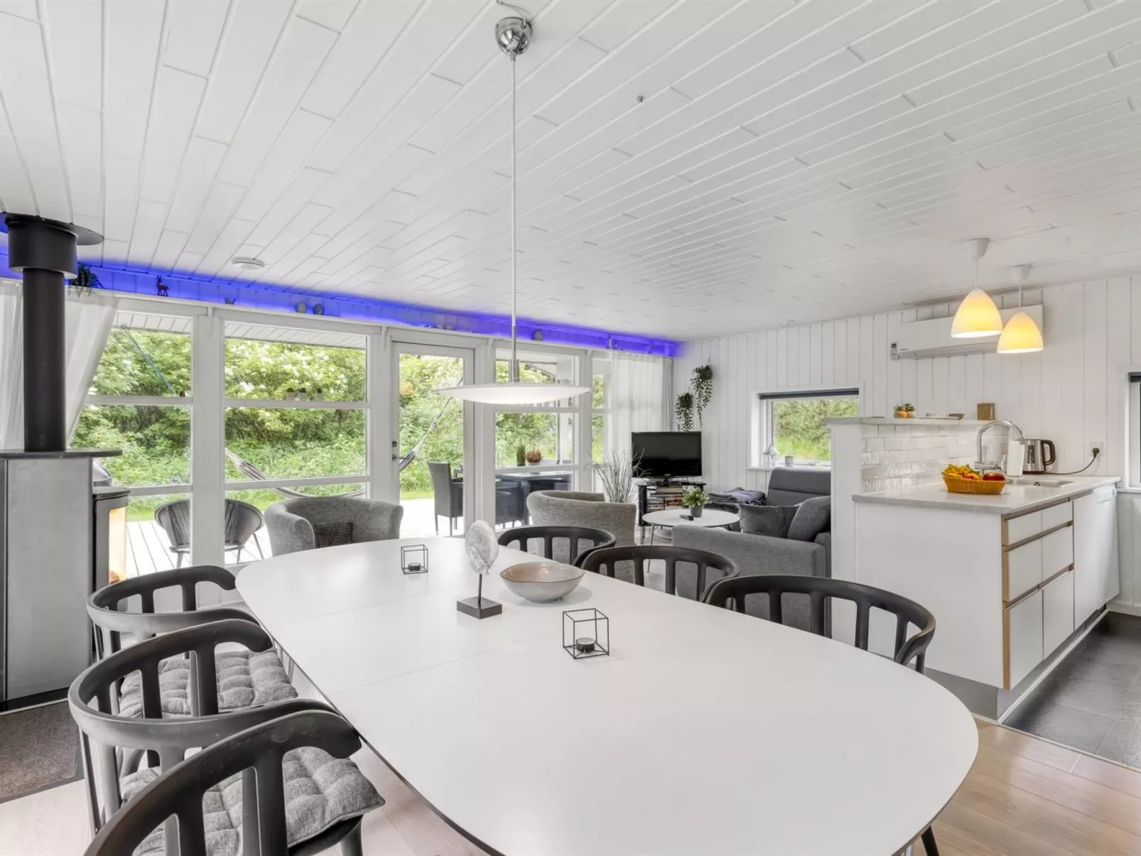 "Yngve" - 1.2km from the sea-Binnen