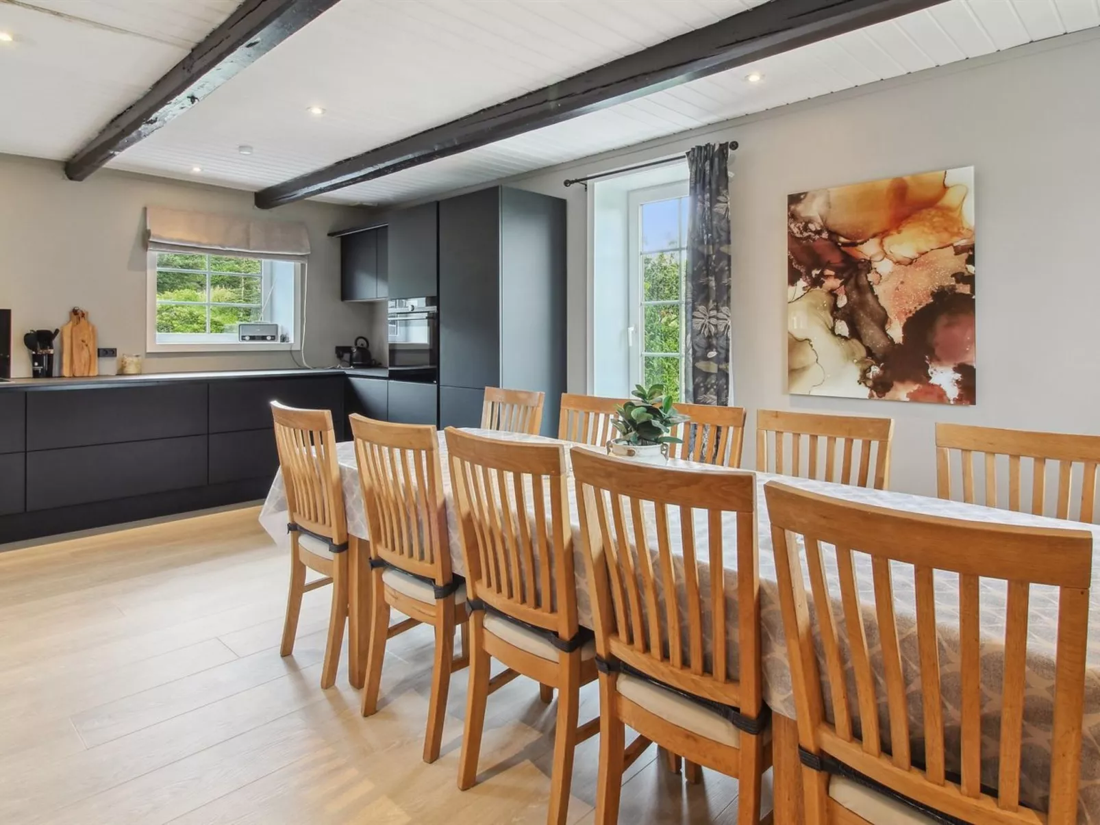 "Law" - 400m from the sea-Binnen