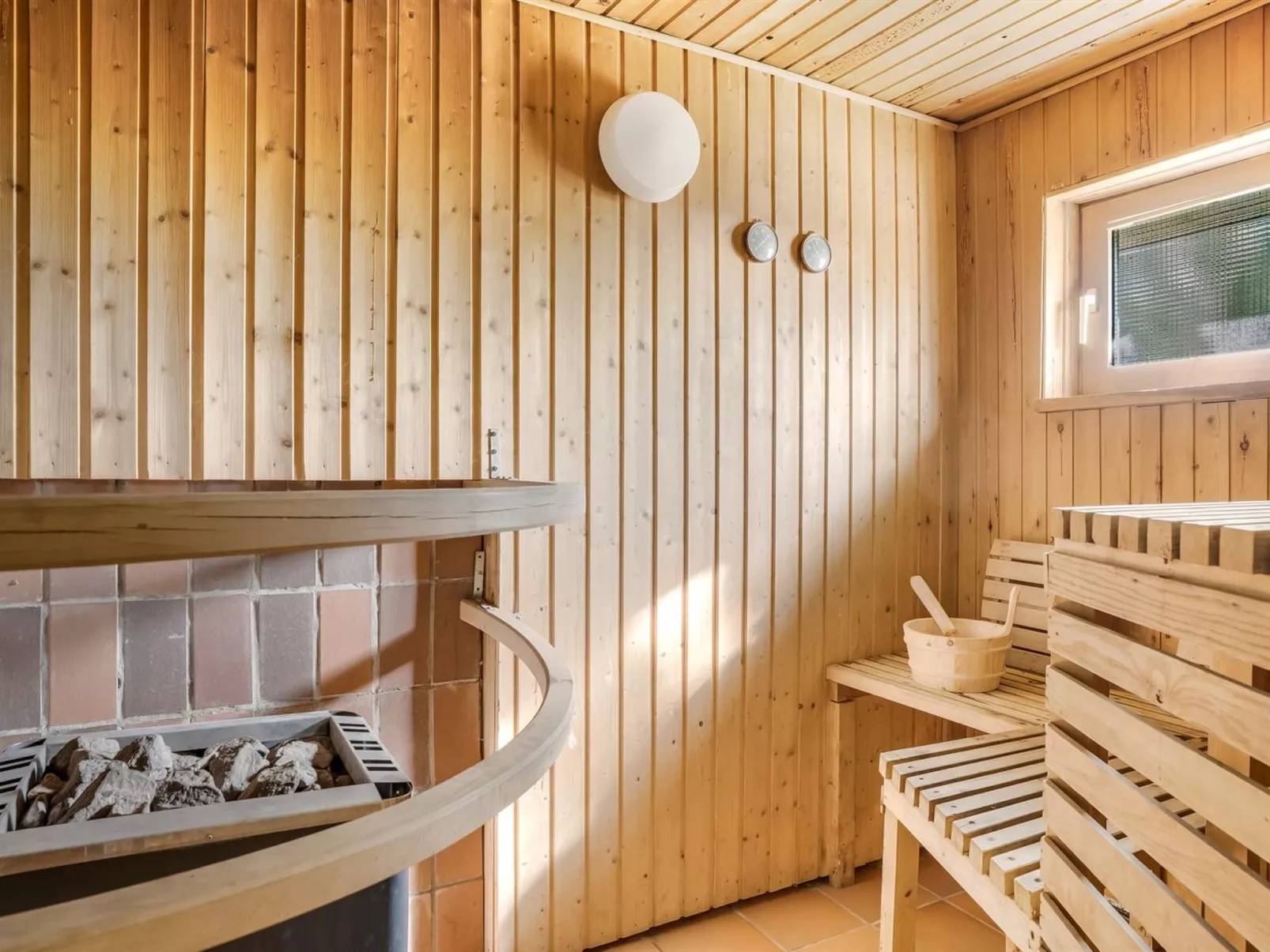 "Loic" - 400m to the fjord-Binnen