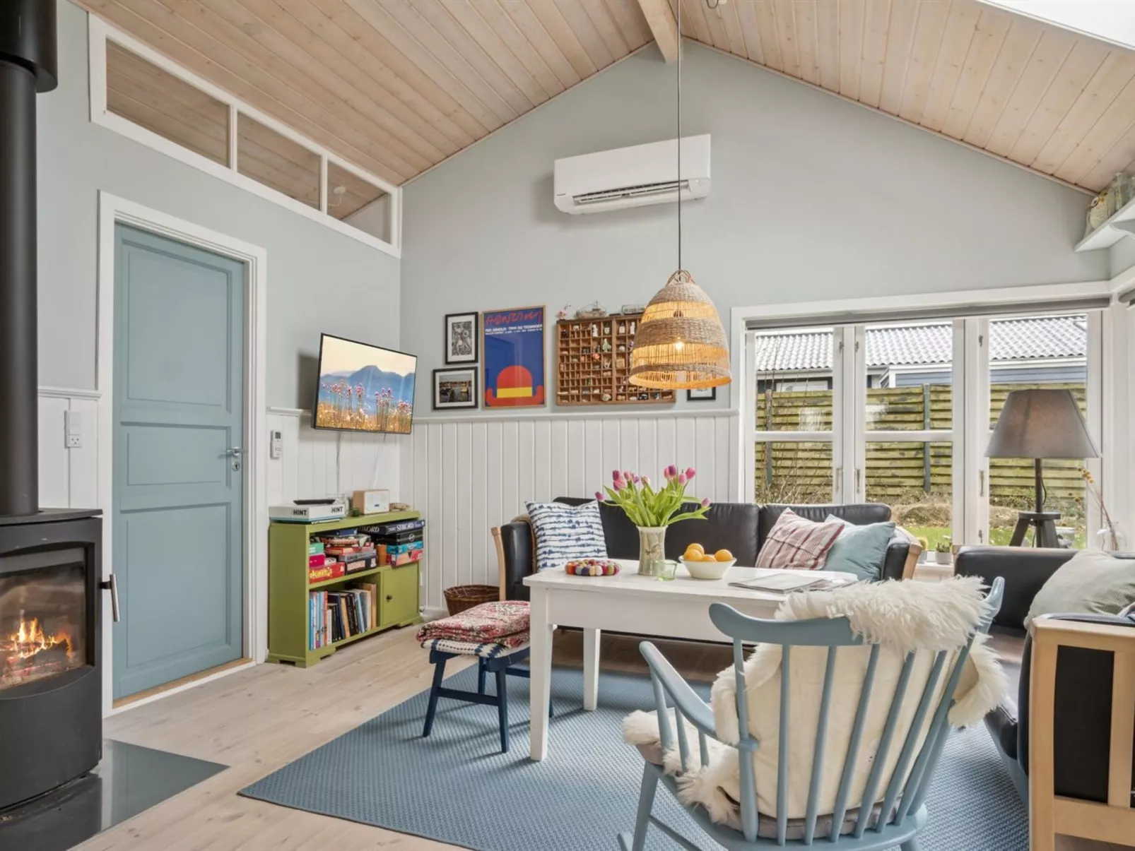 "Aksinja" - 700m from the sea-Binnen