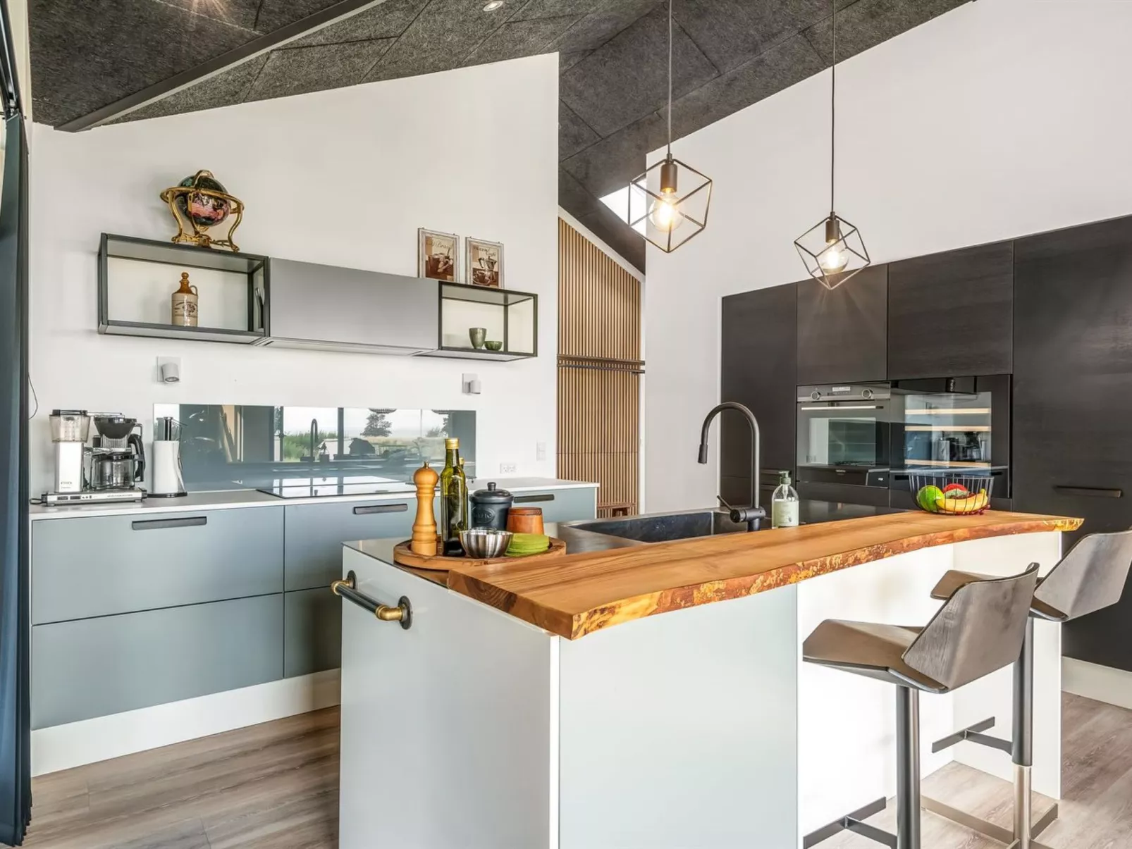 "Jahn" - 250m to the fjord-Binnen