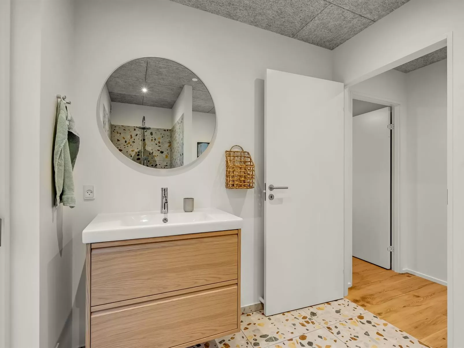 "Liutulf" - 350m to the fjord-Binnen