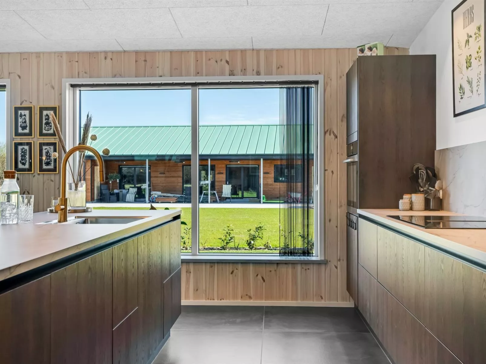 "Ilze" -  from the sea-Binnen