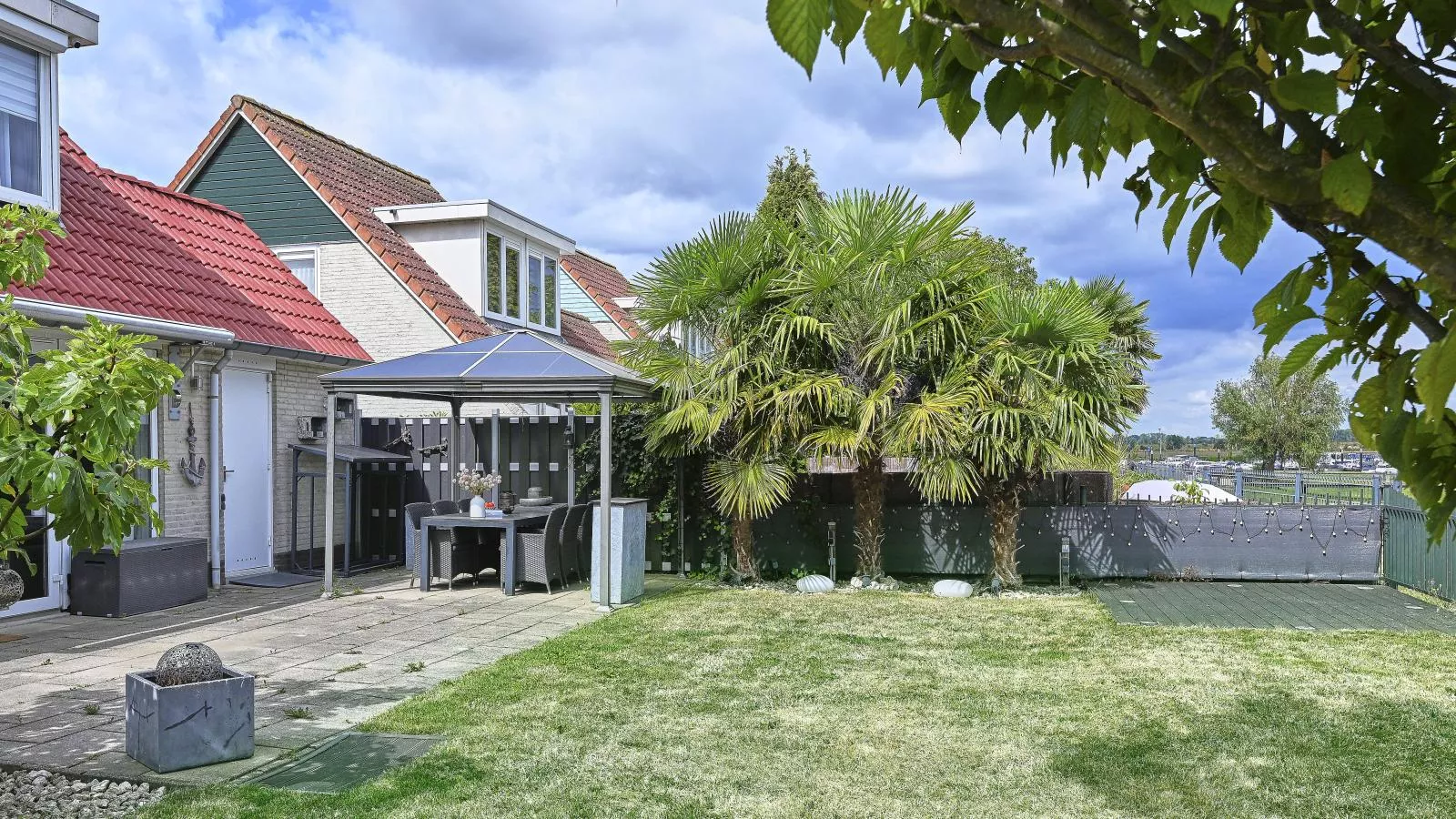 Maaszicht-Tuinen zomer