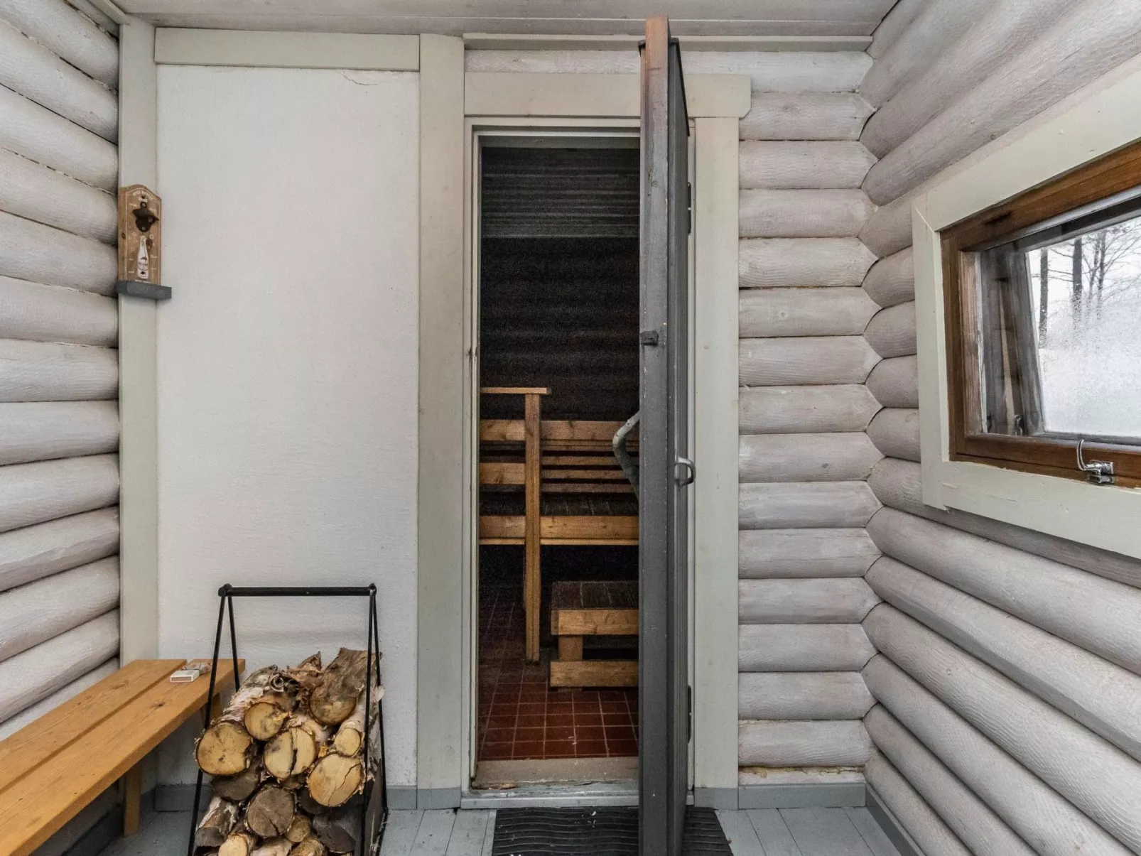 Eemilin huvila-Binnen