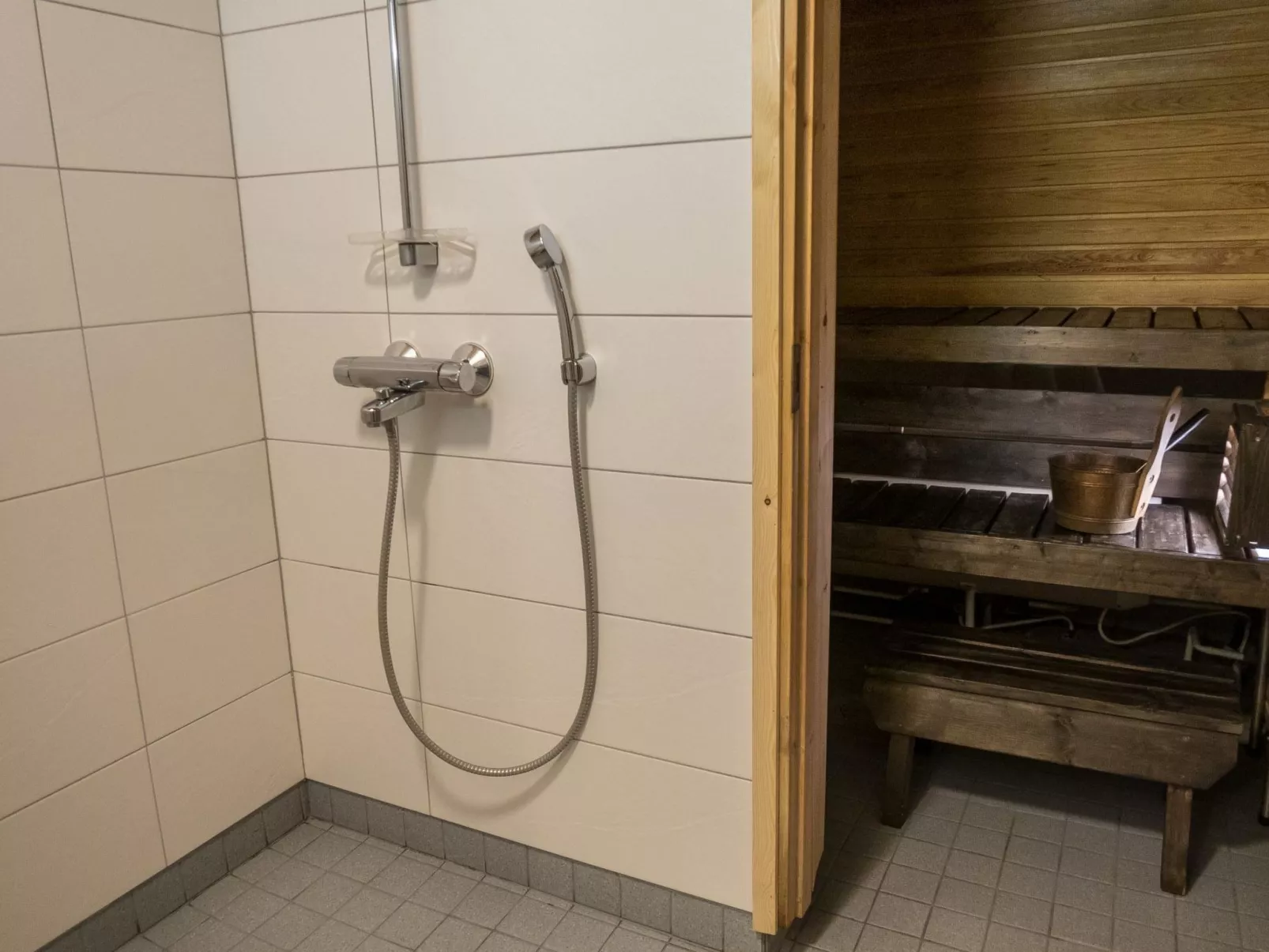 Vaarapirtti / tähti-Binnen