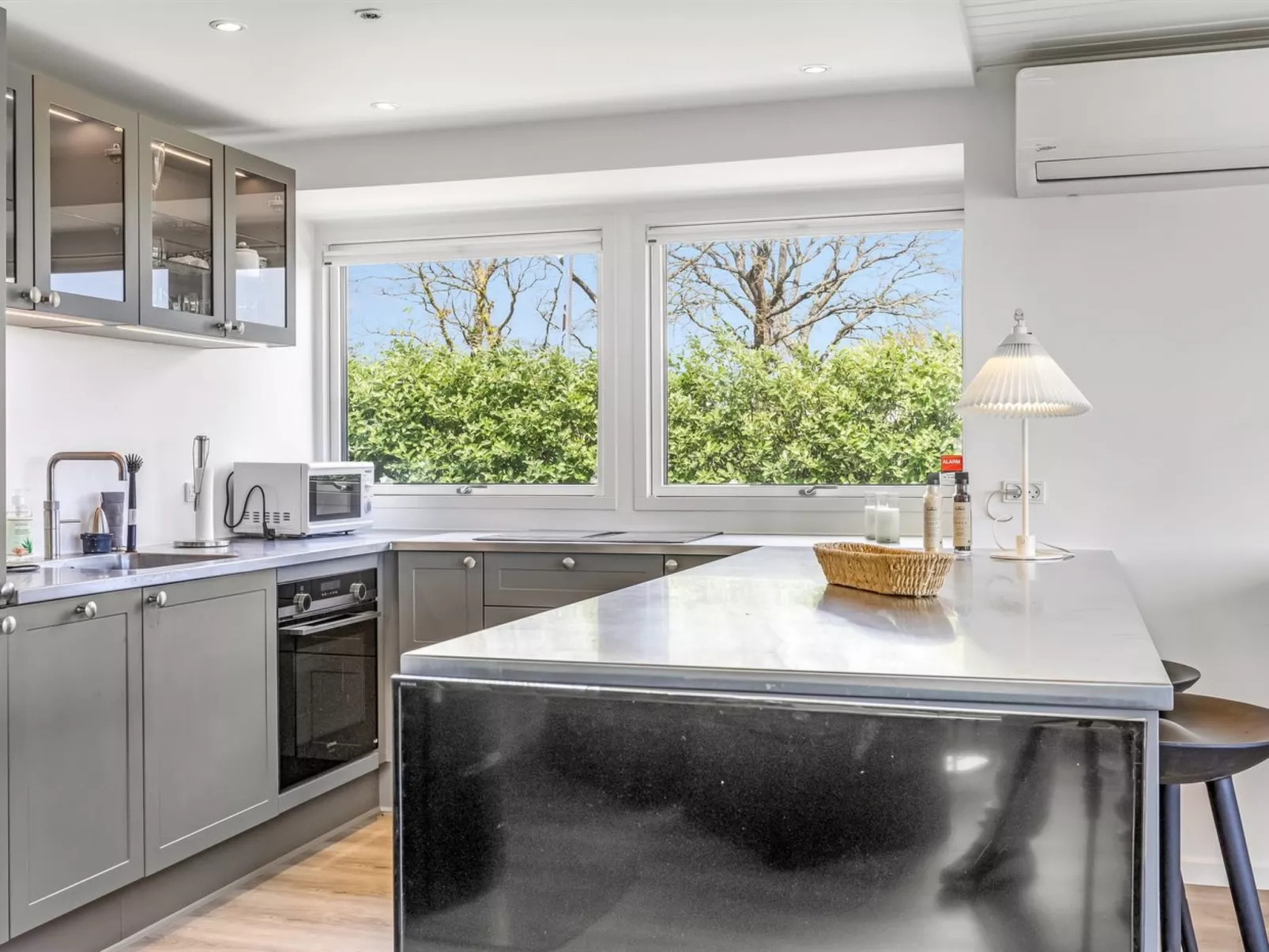 "Cornelius" - 30m from the sea-Binnen