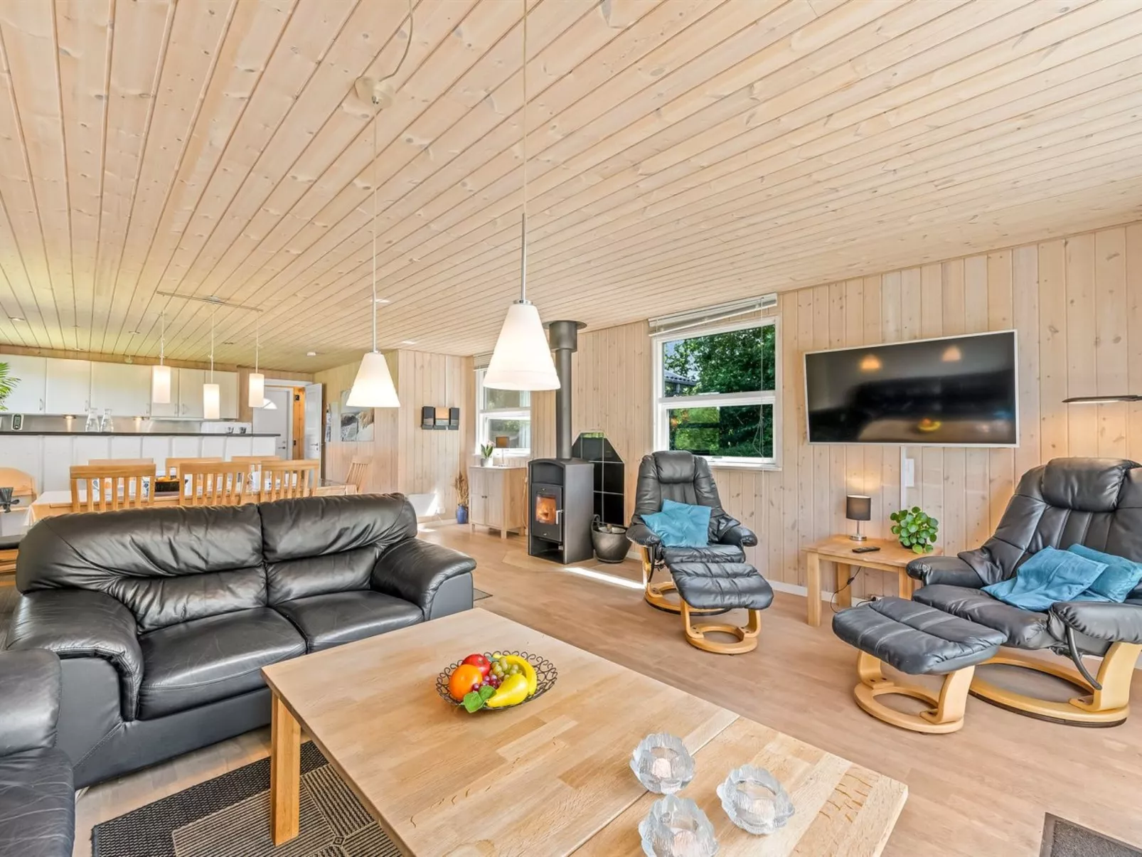 "Mina" - 600m to the fjord-Binnen