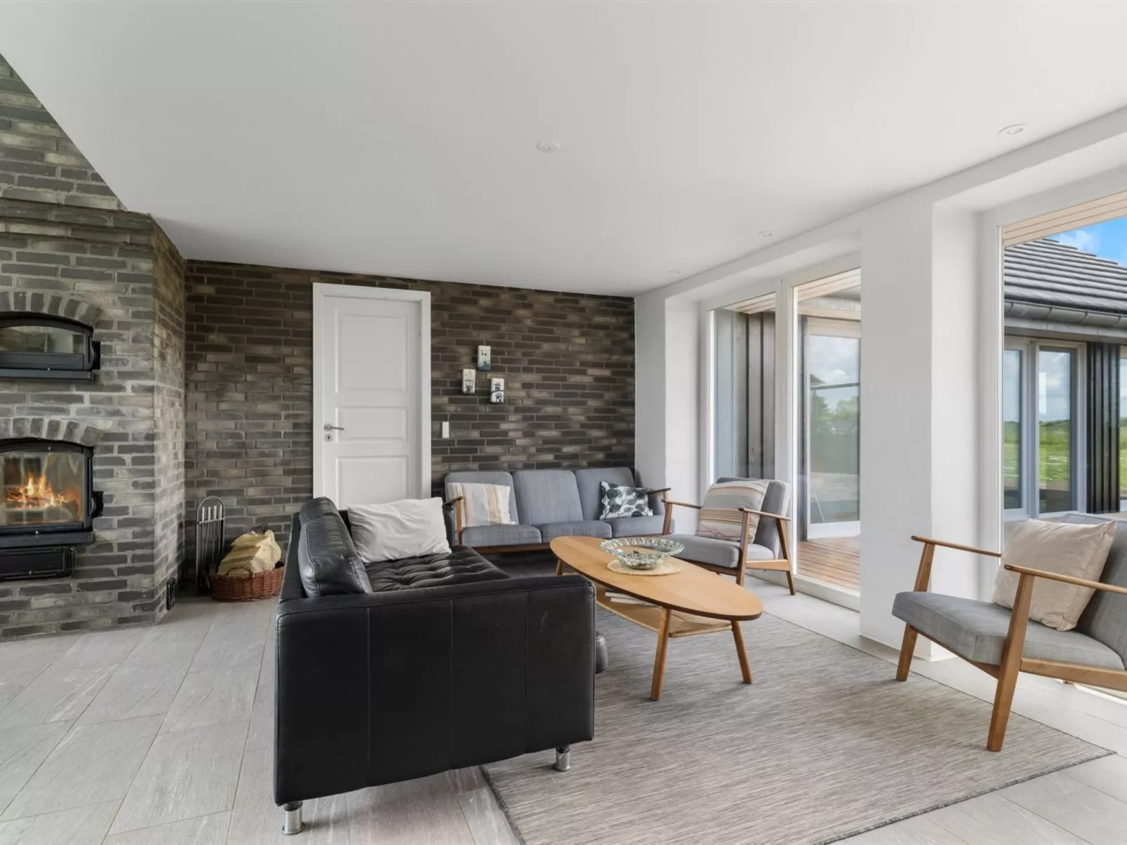 "Ung" - 460m from the sea-Binnen