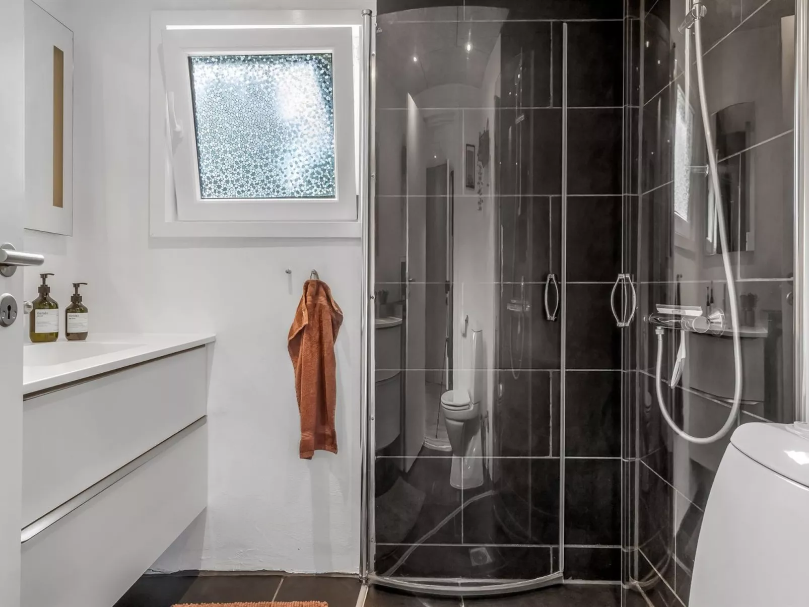 "Elske" -  from the sea-Binnen