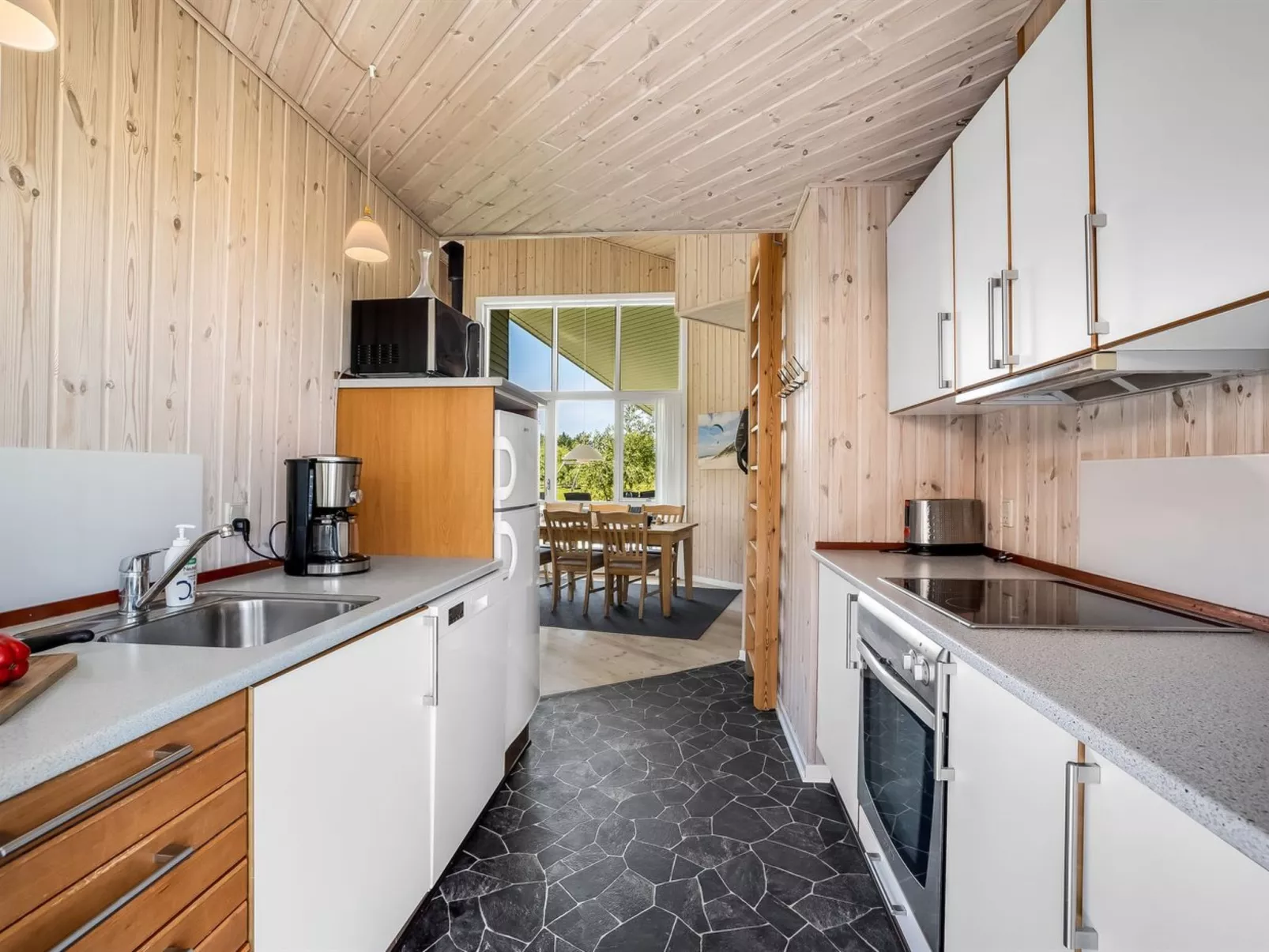 "Ernesta" -  from the sea-Binnen