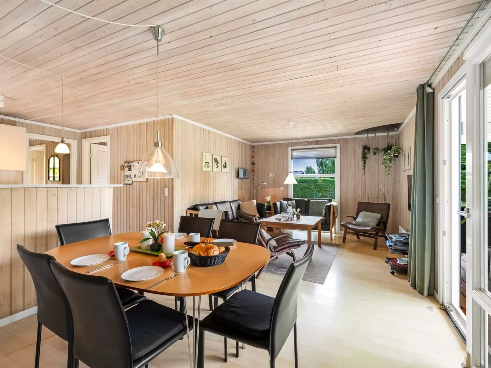 "Ellie" - 500m from the sea-Binnen