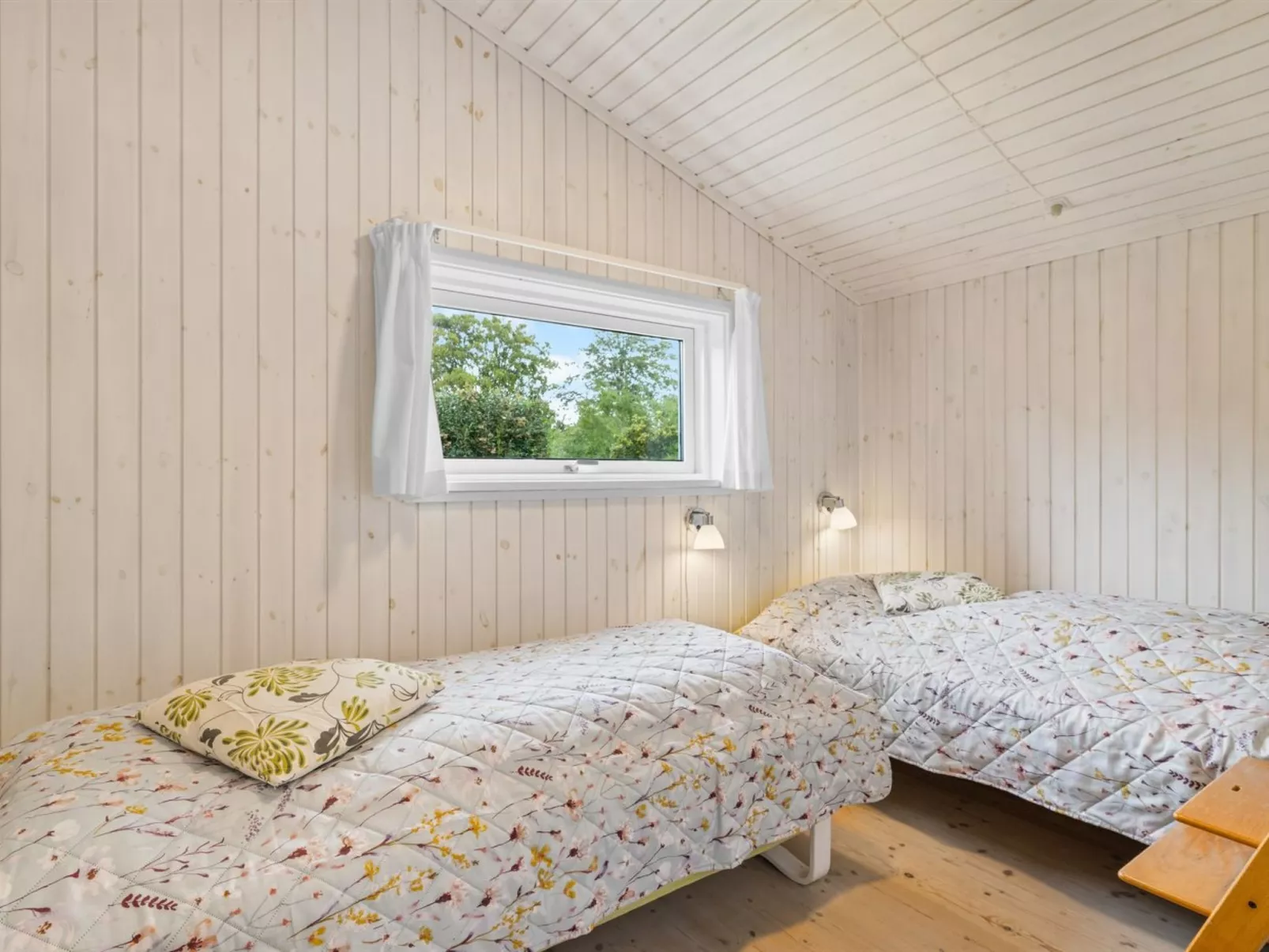 "Tanita" - 450m from the sea-Binnen