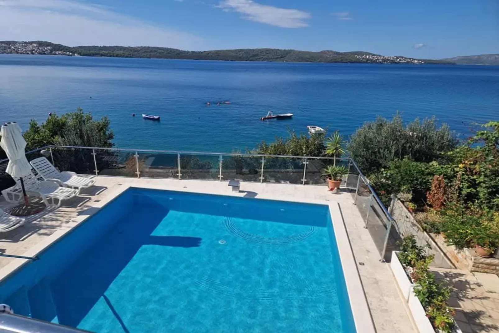 Three-Bedroom Apartment With Sea View A2-Zwembad