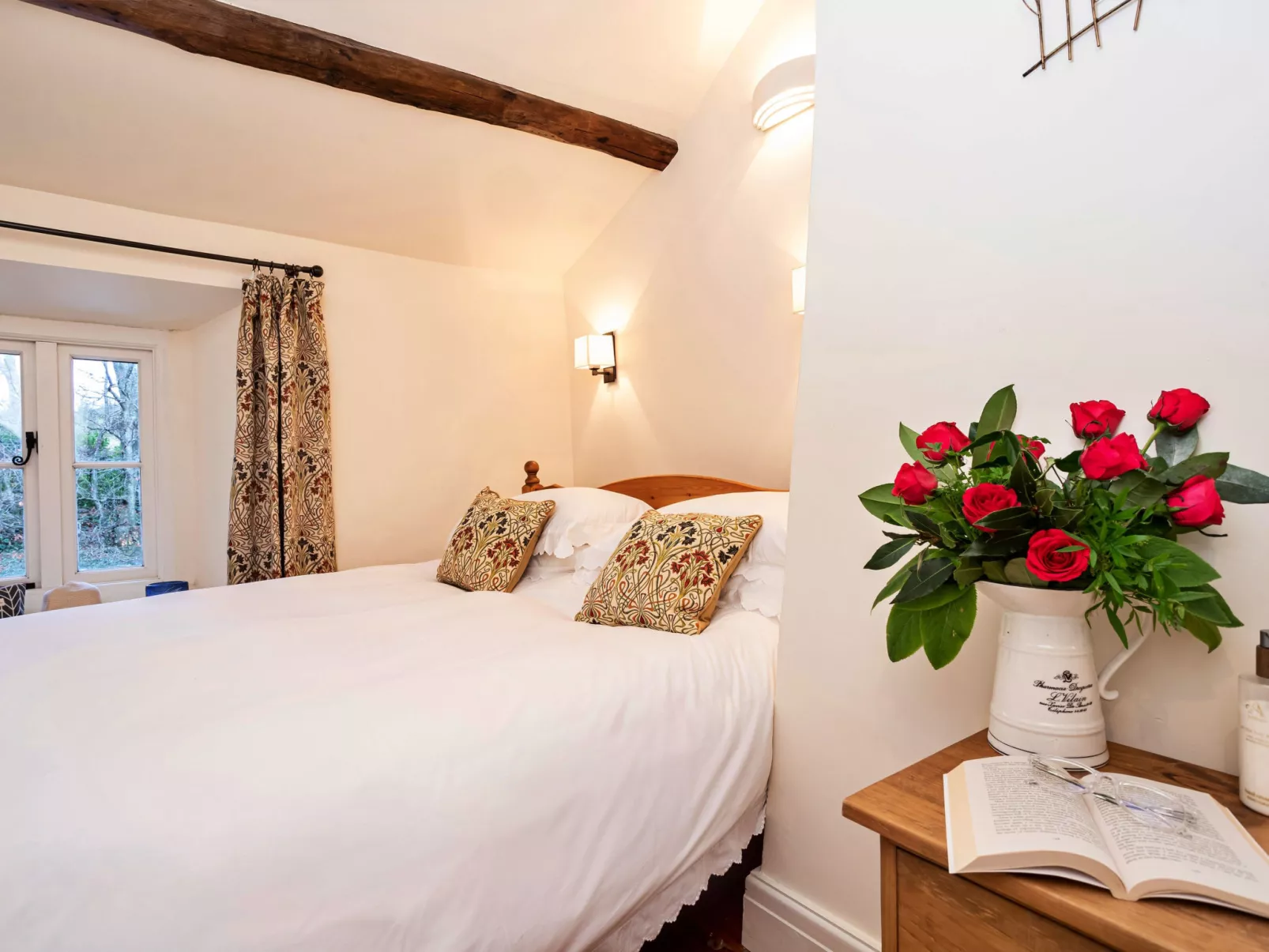 Two Storrs Cottages-Binnen