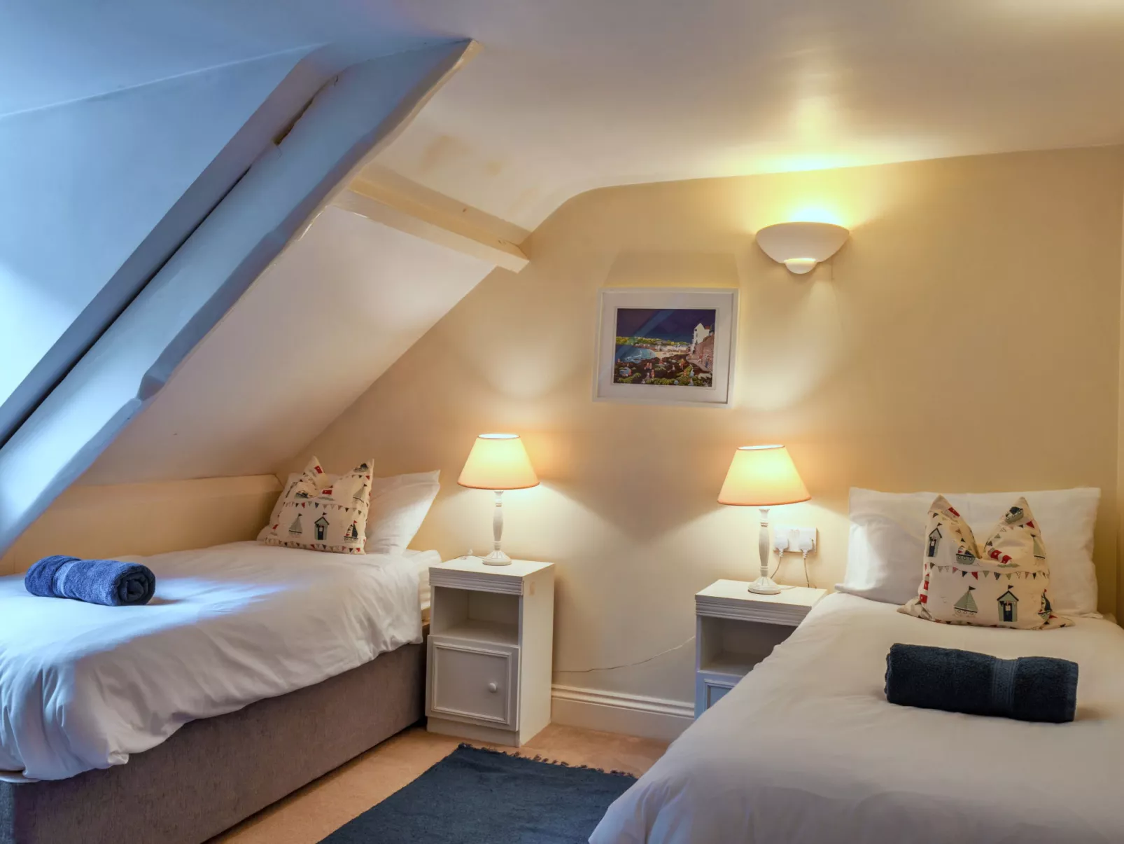 Nor Nour, Cawsand-Binnen