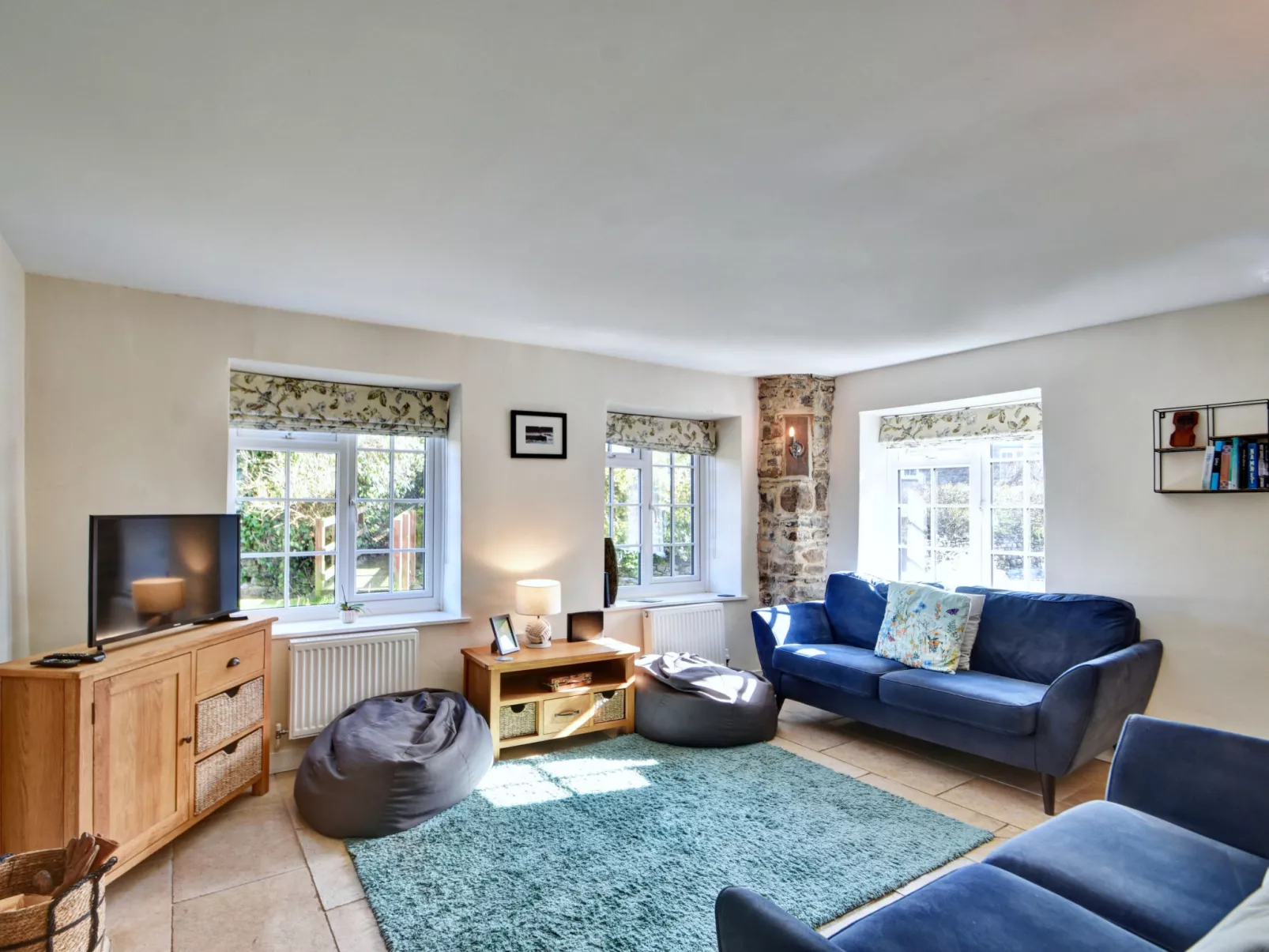 Stable Cottage-Binnen