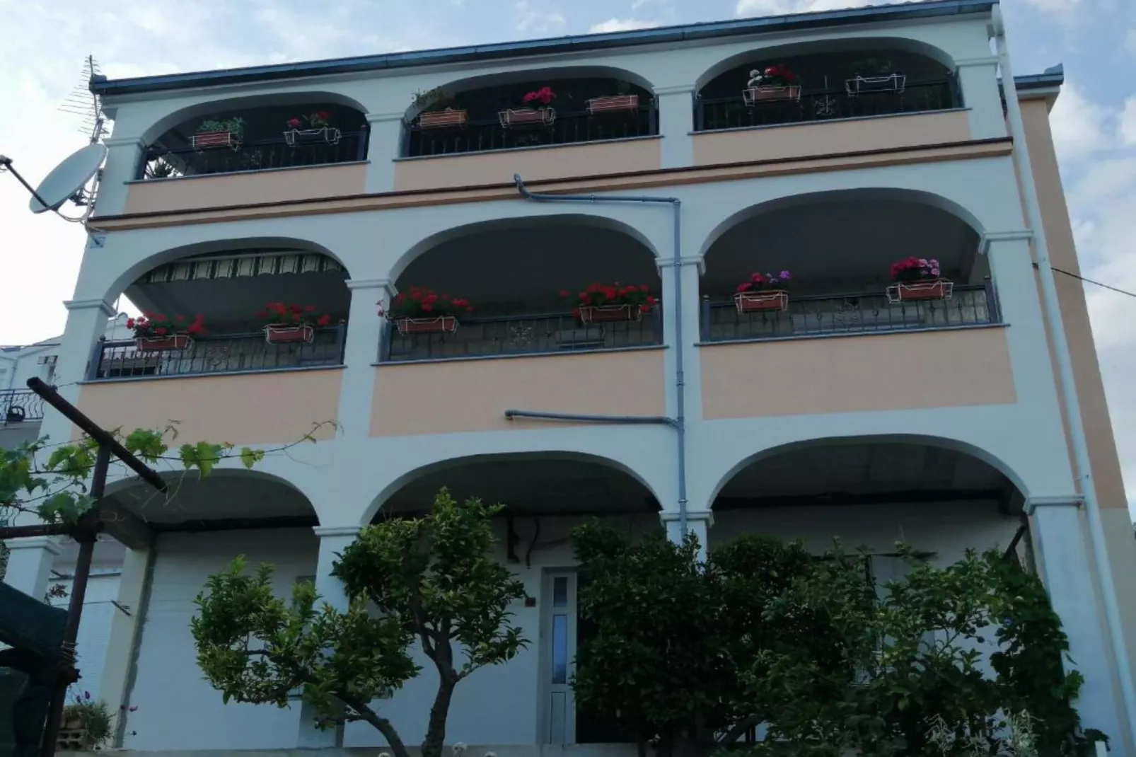 Apartment Libe with Sea View Trogir - Two Bedroom Apartment with Balcony-Buitenlucht