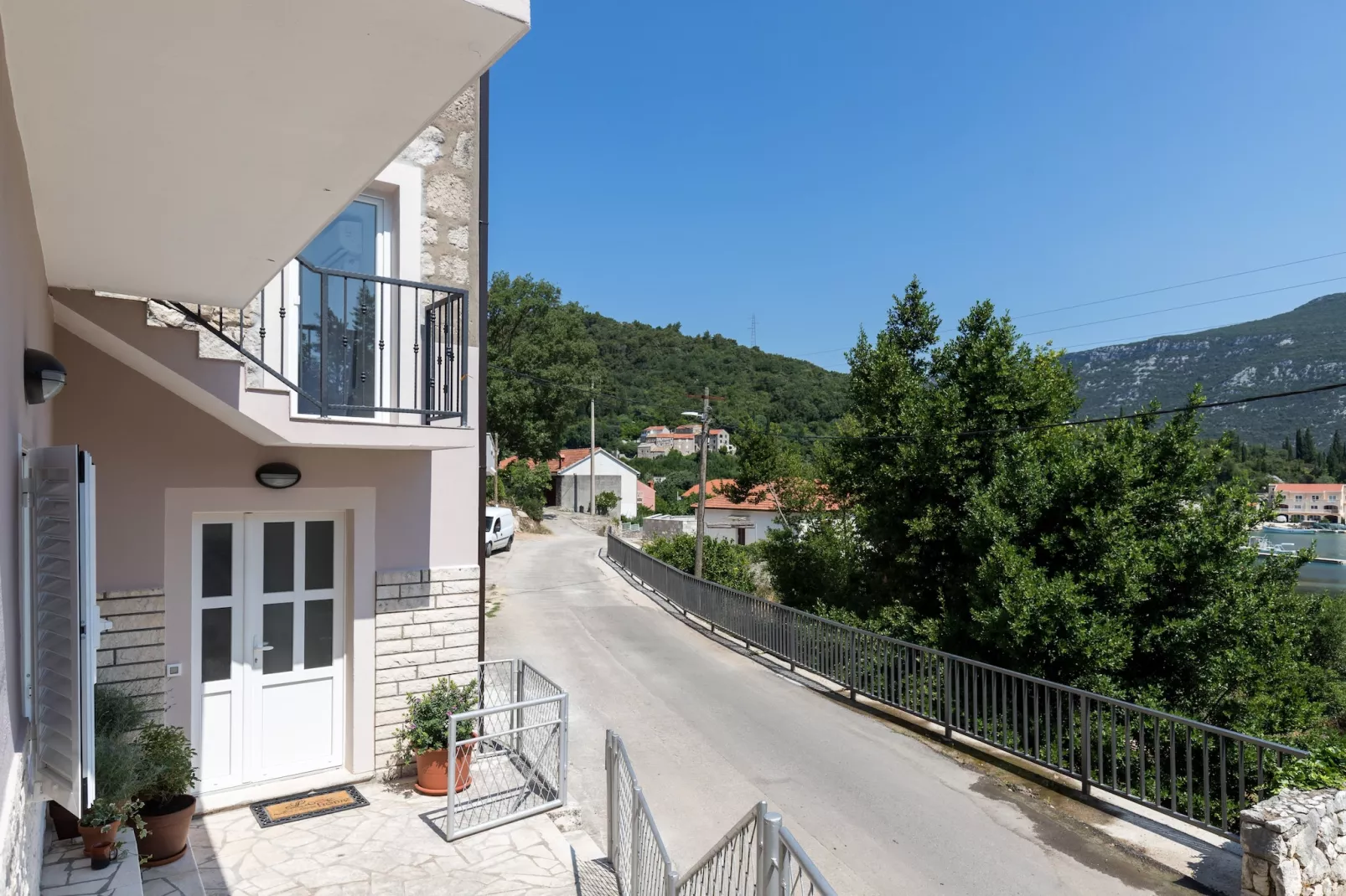 Holiday Home Monika - Two Bedroom Holiday Home with Terrace and Sea View-Buitenlucht